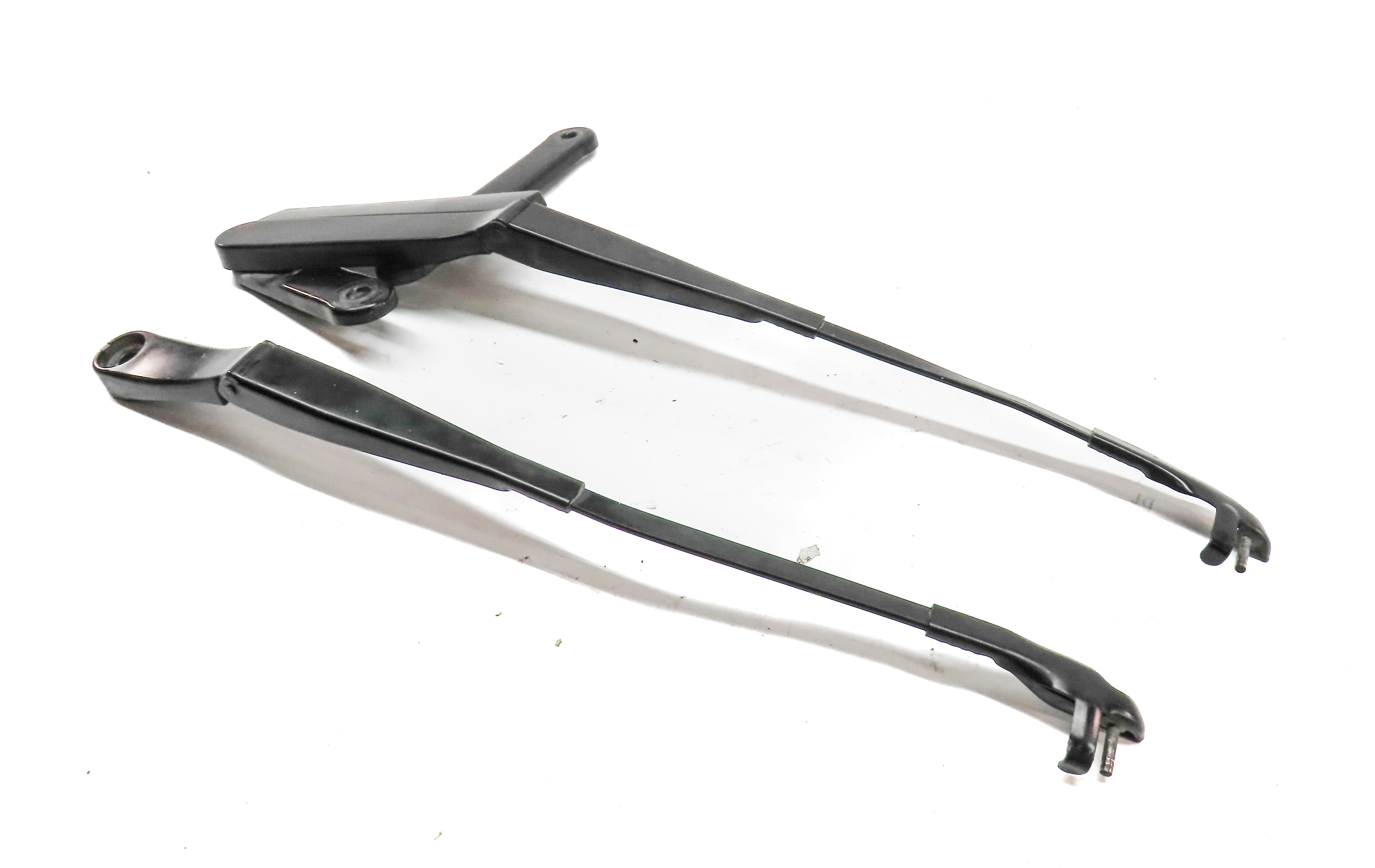 2012 PORSCHE CAYENNE (958) FRONT LEFT & RIGHT WINDSHIELD WIPER ARM SET/2 — exact item pictured